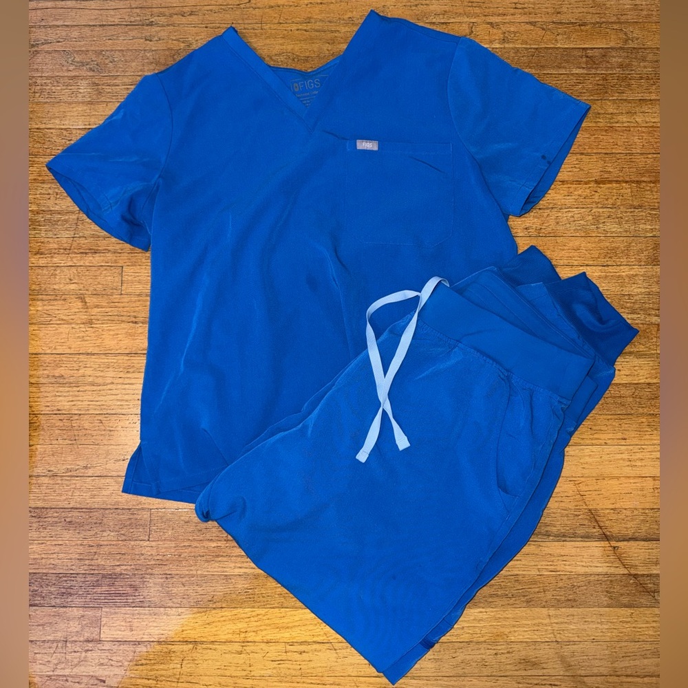Figs Vibrant Blue Scrub Set